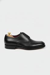 Black leather lace-up dress shoes with classic design for formal wear.