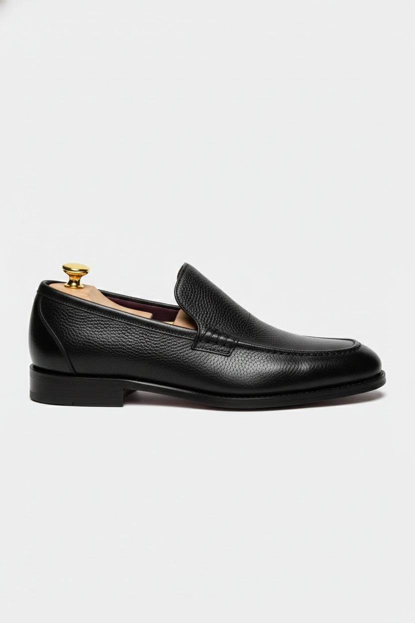 Black slip-on leather tuxedo shoes with elegant design for formal occasions.