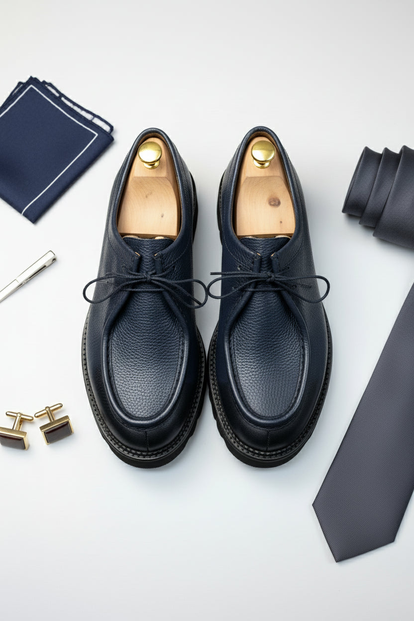 Navy leather lace-up casual shoes with rubber sole, ideal for smart-casual weekend wear.