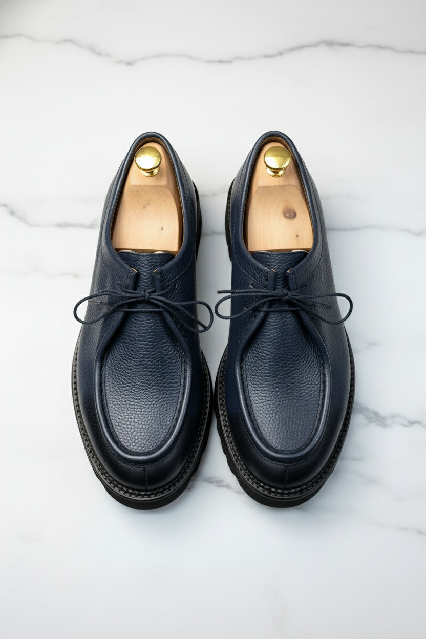 Navy leather lace-up casual shoes with rubber sole for smart-casual wear.